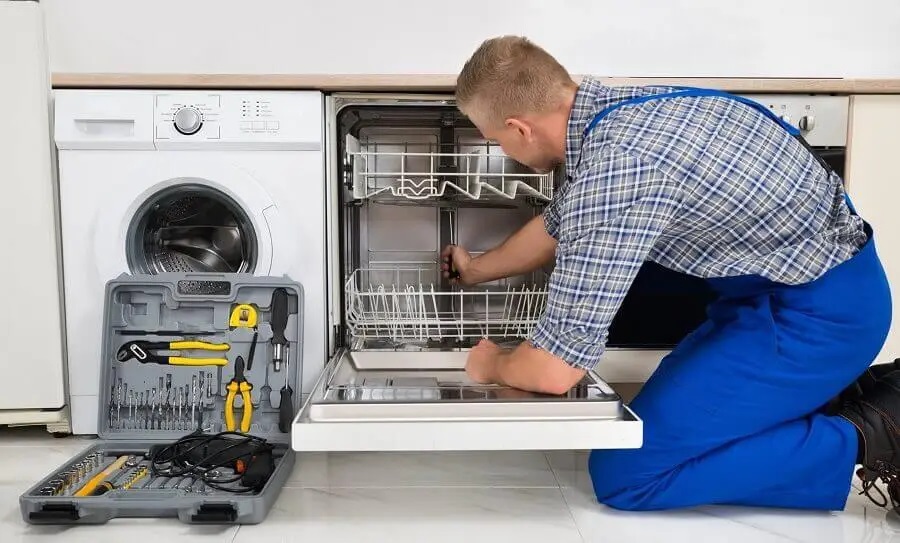 Kartepe Siemens servisi teknisyen ekibi beyaz eşya tamiri yaparken